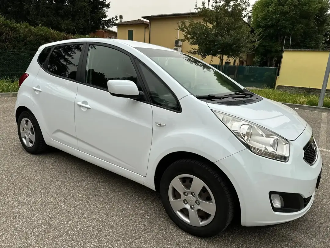 Kia-Venga-561