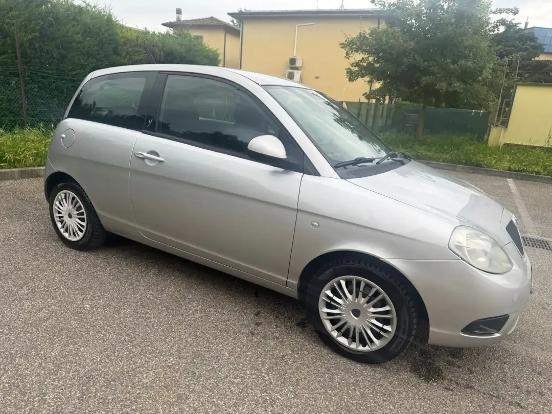 Lancia-Ypsilon-663