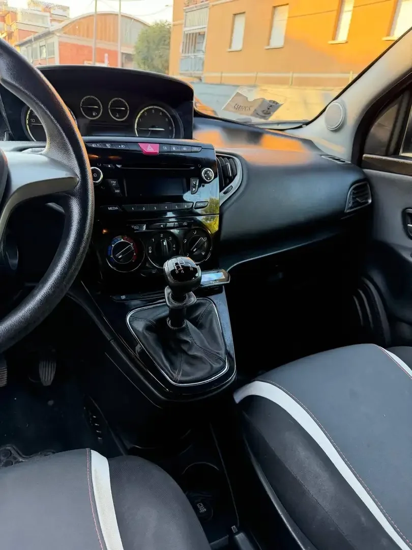 Lancia Ypsilon 0.9 METANO - NEOPATENTATI - 12 MESI DI GARANZIA - - foto 8