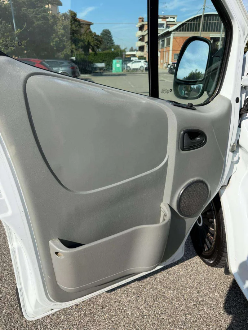 Renault Trafic T27 2.0 dCi/115 - 12 MESI DI GARANZIA - — foto 7