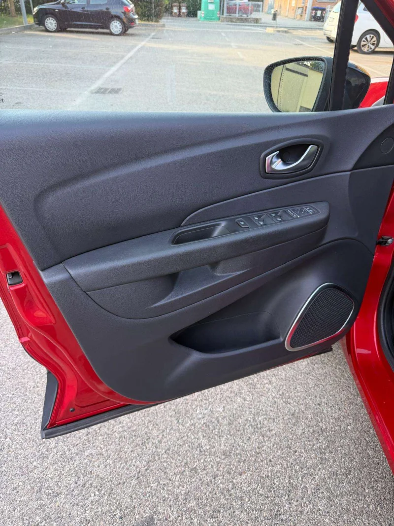 Renault Captur 1.3 TCE - AUTOMATICA - NAV. - 12 MESI DI GARANZIA - — foto 6