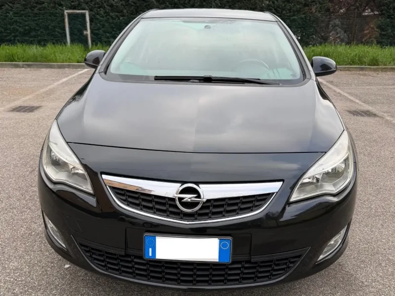 Opel Astra IV 2010