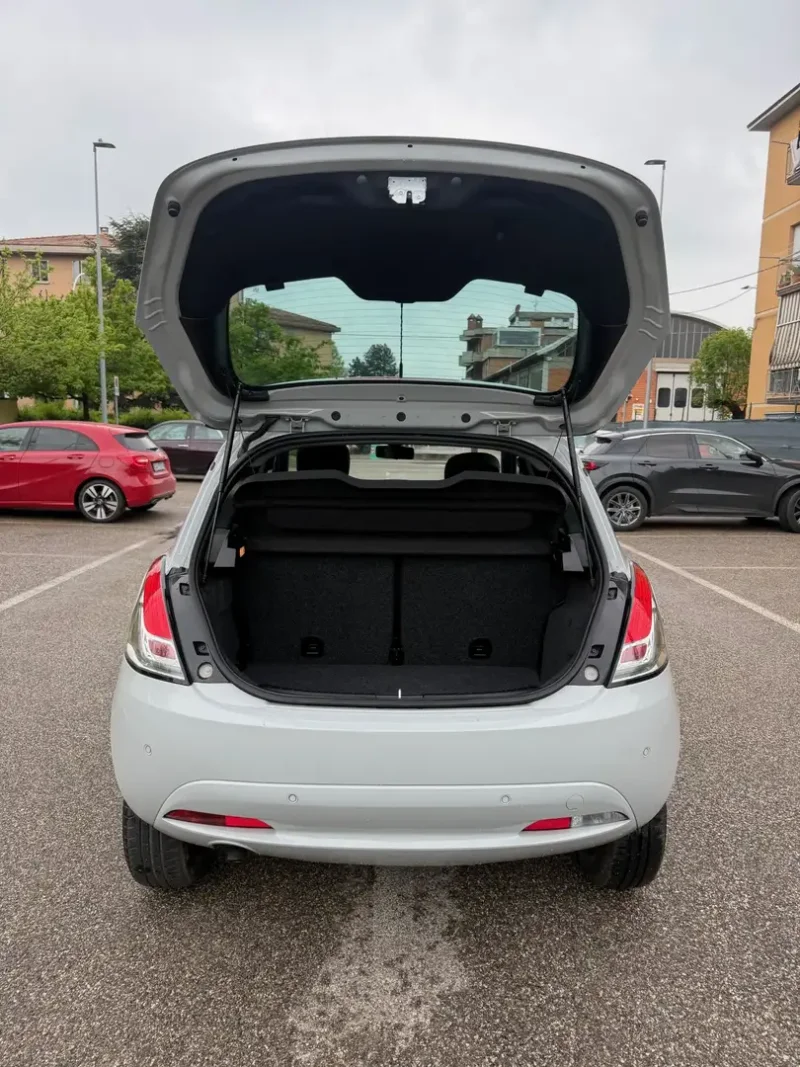 Lancia Ypsilon III 2015 0.9 METANO - NEOP. - 12 MESI DI GARANZIA - — foto 5