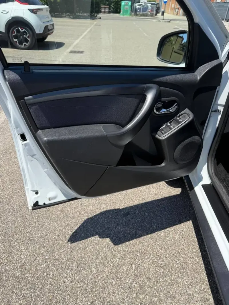 Dacia Duster 1.5 dci - NEOP. - NAV. - 12 MESI DI GARANZIA - — foto 6
