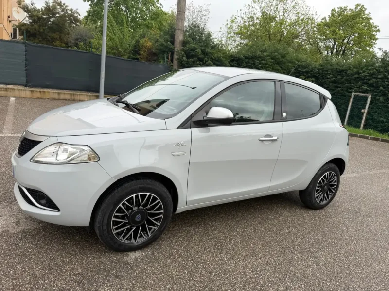 Lancia Ypsilon III 2015 0.9 METANO - NEOP. - 12 MESI DI GARANZIA - — foto 4