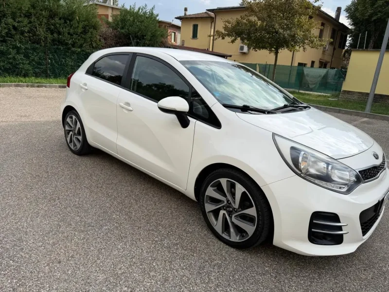 Kia Rio 1.4 crdi - NEOPATENTATI - 12 MESI DI GARANZIA - — foto 2