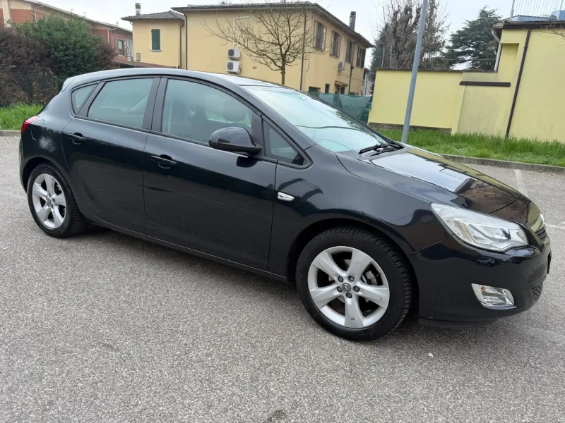 Opel Astra IV 2010 1.4 METANO - NEOPATENTATI - 12 MESI DI GARANZIA - — foto 2