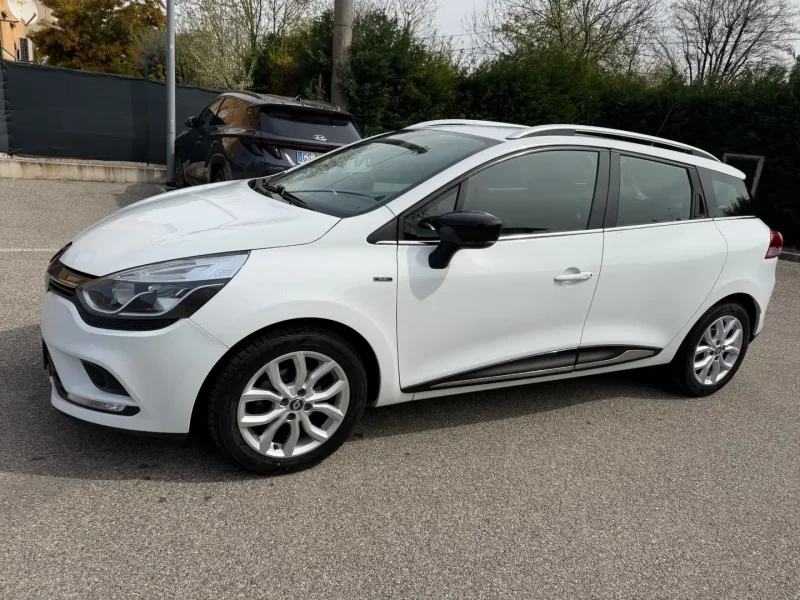 Renault Clio IV 2017 Sporter Sporter 1.5 dci - NEOP. - NAV. - 12 MESI DI GARANZIA - — foto 4