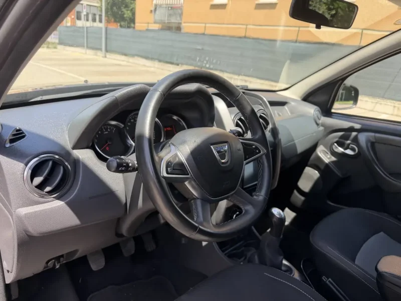Dacia Duster 1.6 tce Gpl - NAV. - NEOP. - 12 MESI DI GARANZIA - — foto 3