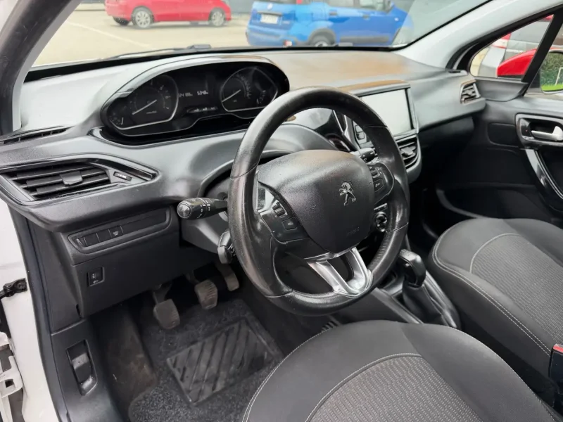 Peugeot 208 I 2015 1.2 - NEOPATENTATI - 12 MESI DI GARANZIA - — foto 7