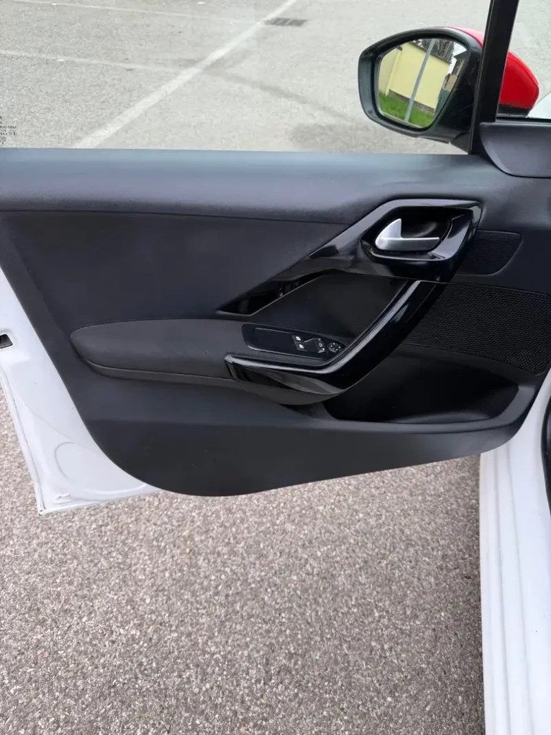Peugeot 208 I 2015 1.2 - NEOPATENTATI - 12 MESI DI GARANZIA - — foto 6
