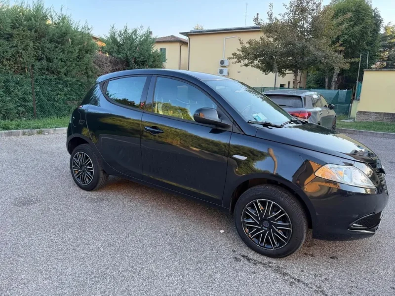 Lancia Ypsilon 0.9 METANO - NEOPATENTATI - 12 MESI DI GARANZIA - — foto 2