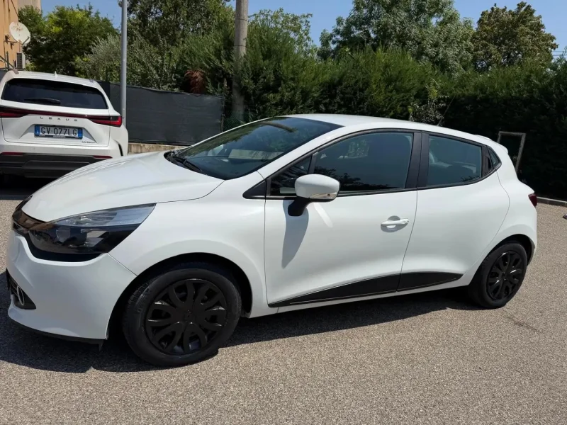 Renault Clio 1.2 - NEOPATENTATI - 12 MESI DI GARANZIA - — foto 4