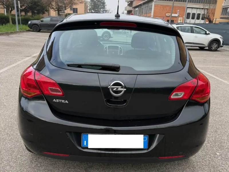 Opel Astra IV 2010 1.4 METANO - NEOPATENTATI - 12 MESI DI GARANZIA - — foto 3