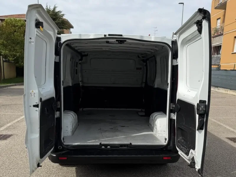Renault Trafic T30 2.0 dCi 150CV S&S - 12 MESI DI GARANZIA - — foto 5