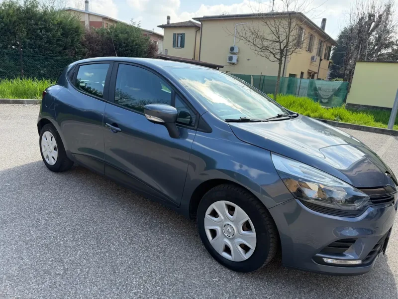 Renault Clio IV 2017 1.5 dci - NEOPATENTATI - 12 MESI DI GARANZIA - — foto 2