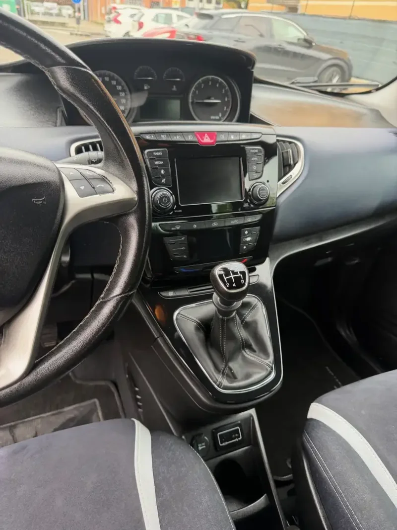 Lancia Ypsilon III 2015 0.9 METANO - NEOP. - 12 MESI DI GARANZIA - — foto 8