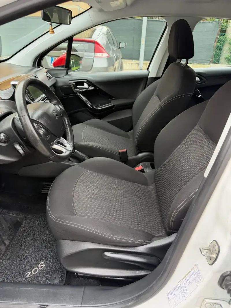 Peugeot 208 I 2015 1.2 - NEOPATENTATI - 12 MESI DI GARANZIA - — foto 9