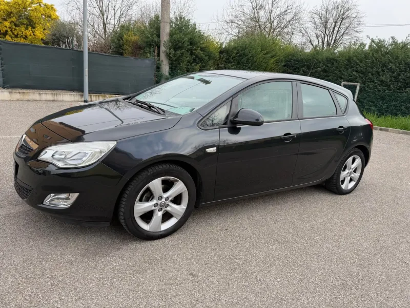 Opel Astra IV 2010 1.4 METANO - NEOPATENTATI - 12 MESI DI GARANZIA - — foto 4