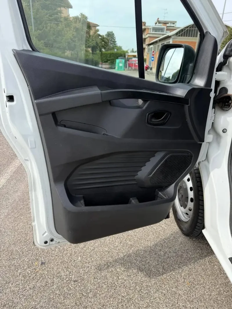 Renault Trafic T30 2.0 dCi 150CV S&S - 12 MESI DI GARANZIA - — foto 7
