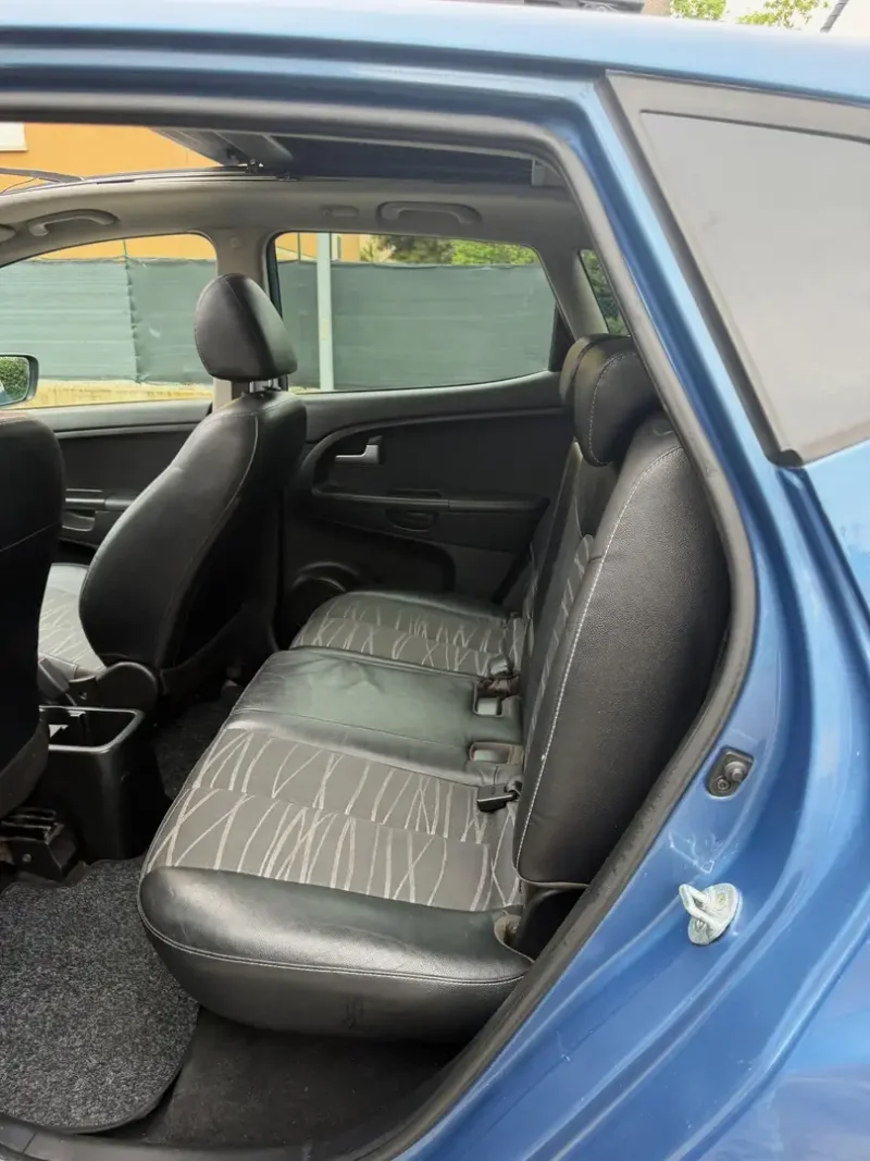 Kia Venga 1.4 crdi - TETTO - NEOP. - 12 MESI DI GARANZIA - — foto 11